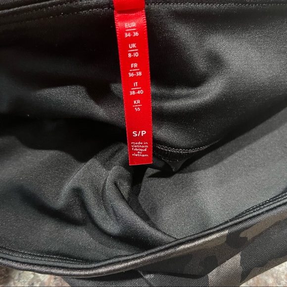 Spanx Leggings Bundle - Picture 14 of 15